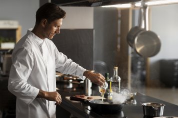 Предлагаемая зарплата в общепите за год стала выше на 15%
