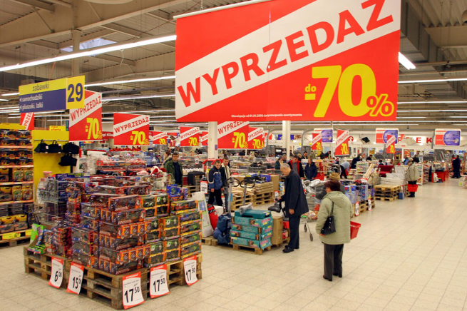 Польские магазины обязали отдавать непроданные продукты неимущим гражданам