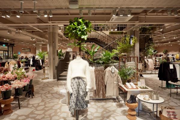 Магазин H&M в обновлённом дизайне откроется в ТРК «Европолис»