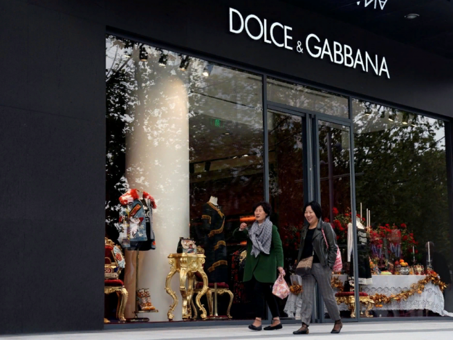 Dolce & Gabbana будет самостоятельно производить косметику и парфюмерию