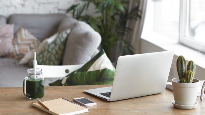 Чаще всего с помощью ИИ свои резюме улучшают менеджеры по работе с маркетплейсами