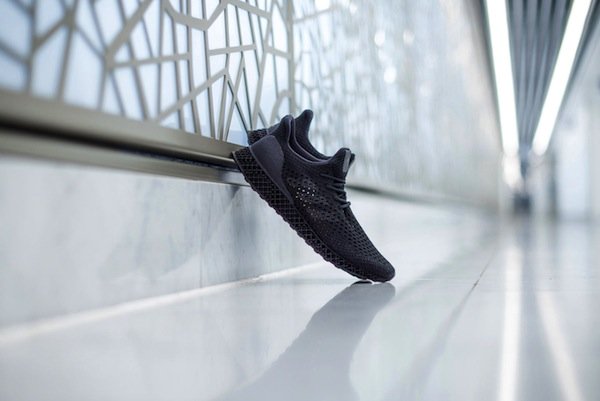Adidas начинает продажи кроссовок 3D Runner