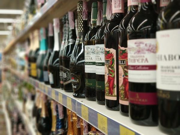 Правительство просят ускорить согласование законопроекта о продаже алкоголя онлайн