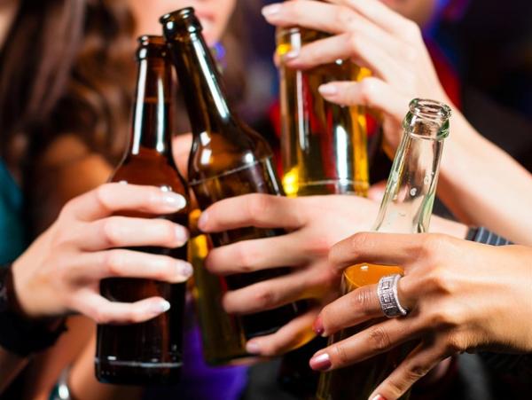 Запрет на продажу алкоголя в барах в домах поддержали в Госдуме