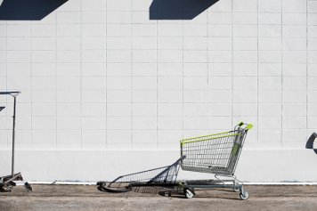 В России почти 50 брендов решили сократить число торговых точек