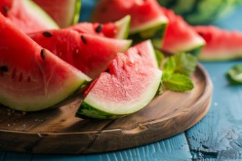 «ВкусВилл» продал 181 тонну арбузов и дынь за сутки