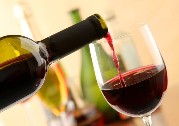 Эксперты Роскачества рассказали, как отличить хорошее вино от плохого