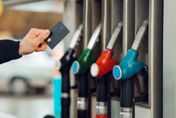 За неделю стоимость бензина снизилась в 25 регионах