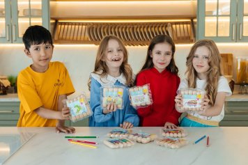 «ВкусВилл» забрендировал упаковки товаров детскими рисунками