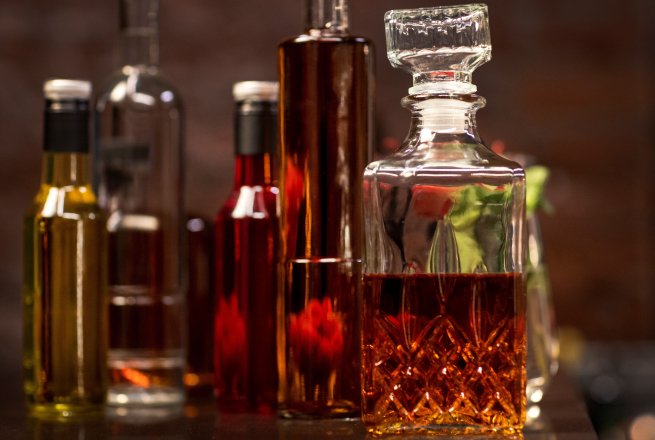 Маркировку импортного алкоголя предлагается полностью перенести на территорию РФ