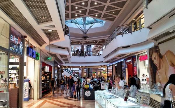 В Израиле ввели новые ограничения на работу торговых центров