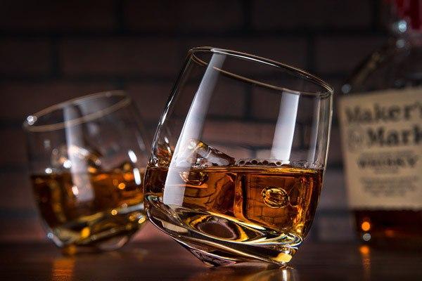 Исследование: Виски чаще пьет молодежь