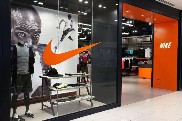 Москвич пожаловался на Nike из-за отсутствия белых людей в рекламе