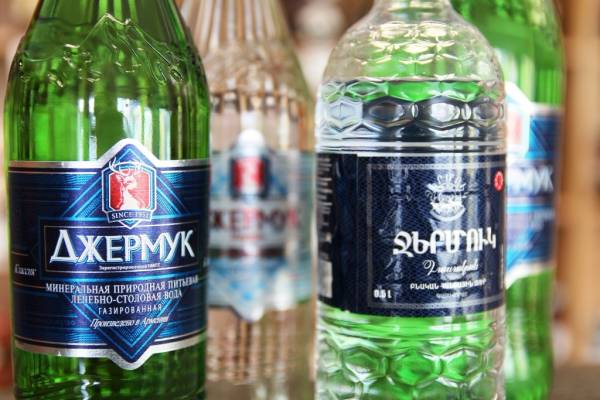 Роспотребнадзор временно ограничил ввоз в Россию природной воды «Джермук»