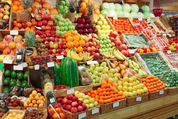 Ритейлеры отмечают сложности с поставками импортных овощей и фруктов