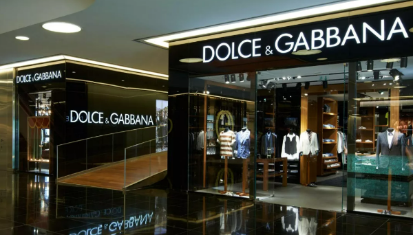 Депутат Госдумы обвинил Dolce&Gabbana в пропаганде ЛГБТ из-за постов в Instagram