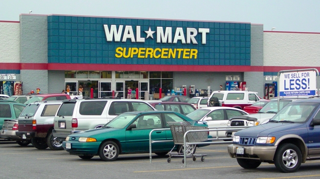 Wal-Mart снизил прибыль