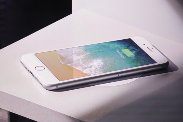 Глава Apple пообещал снизить цены на iPhone