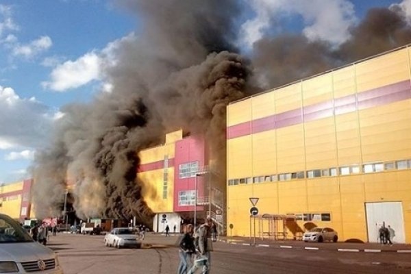 Власти: Судьбу сгоревшего ТЦ «Синдика» будет решать собственник 