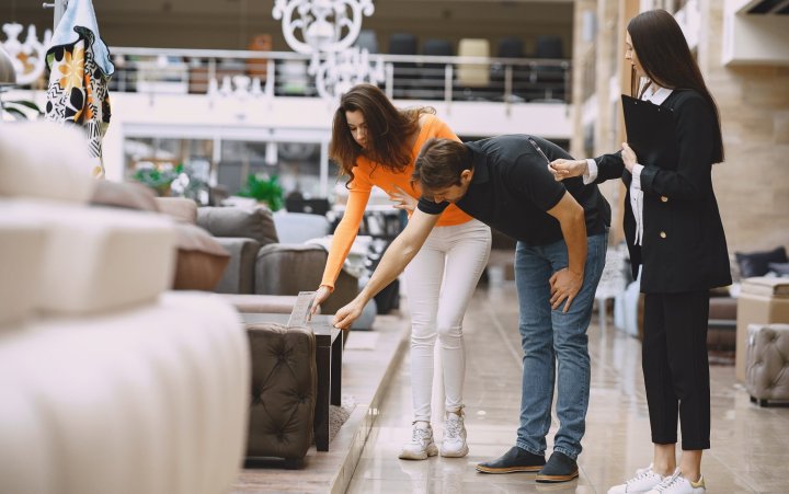 Число покупок непродовольственных товаров за год снизилось на 8%