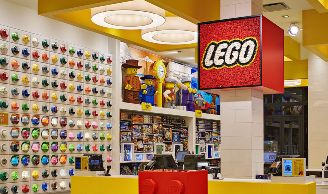 Компания Lego сохранила юрлицо в России, но работу пока не возобновляет Компания Lego сохранила юрлицо в России, но работу пока не возобновляет