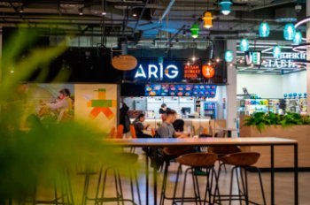 Число открытий новых фудхоллов в регионах России за год сократилось вдвое