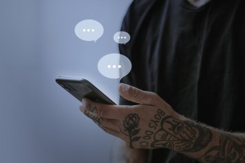 Мошенники начали выманивать коды из СМС через чаты поддержки