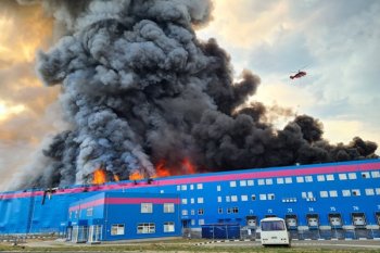 Ozon обратился за господдержкой после пожара на складе в Истре