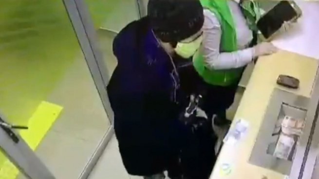 Неизвестный ограбил отделение Сбербанка в центре Санкт-Петербурга Неизвестный ограбил отделение Сбербанка в центре Санкт-Петербурга