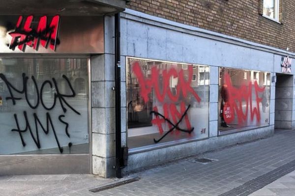 Уличные художники объявили H&M войну в соцсетях