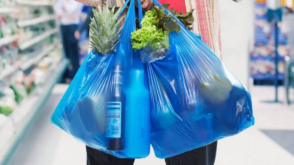 Роспотребнадзор уточнил информацию о запрете пластиковых пакетов
