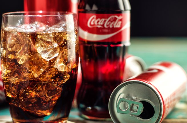 Роспотребнадзор начал проверку после сообщений о продажах поддельной Coca-Cola