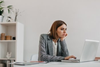 Каждый четвёртый россиянин считает работу необходимостью Каждый четвёртый россиянин считает работу необходимостью