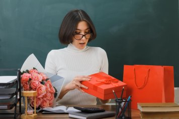 Подарочные карты обошли цветы в рейтинге предпочтений учителей — данные опроса