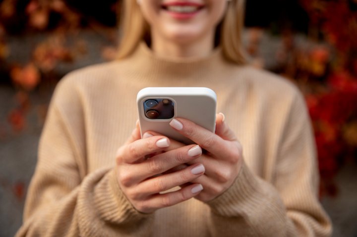 Минцифры ведёт переговоры с Apple по 5G