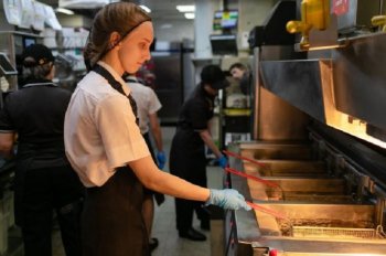 Стоимость бургеров во «Вкусно - и точка» стала выше после увеличения НДС