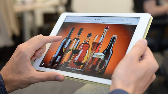 Ритейлеры просят разрешить продавать на Новый год алкоголь онлайн