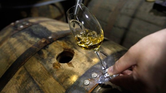 Россия легализовала производство самогона и виски