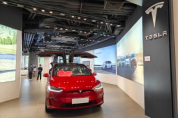 Один из ключевых топ-менеджеров Tesla ушел из компании