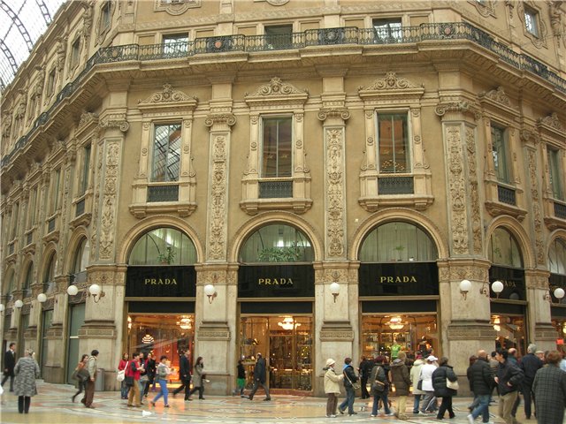 Prada сделает акцент на мужскую аудиторию Prada сделает акцент на мужскую аудиторию