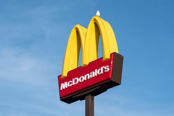 Макдоналдс направит 60 млн рублей на выплаты сотрудникам в период пандемии