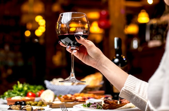 Российским рестораторам могут разрешить продавать алкоголь навынос