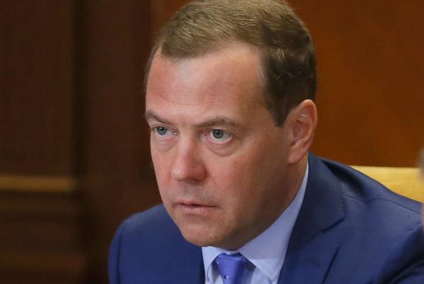 Дмитрий Медведев просит пересмотреть правила работы общепита
