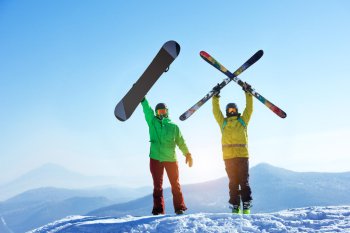 Сноуборд vs лыжи: россияне запасаются товарами для зимнего спорта