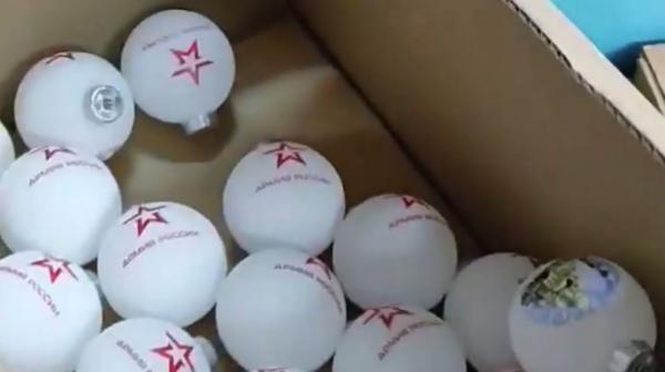 На украинской фабрике уничтожили ёлочные игрушки «Армия России»