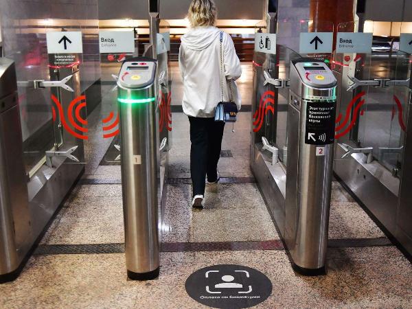 Биометрическая оплата Face Pay заработала в метро Москвы