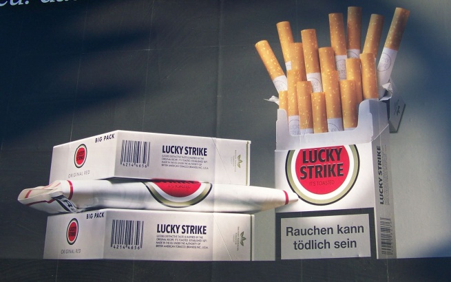 Дизайн сигарет Lucky Strike официально не похож на Winston