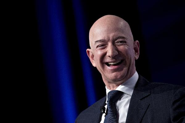 Джефф Безос продал миллион акций Amazon
