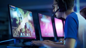 Россияне стали реже покупать компьютерные игры и чаще посещать стриминговые сервисы