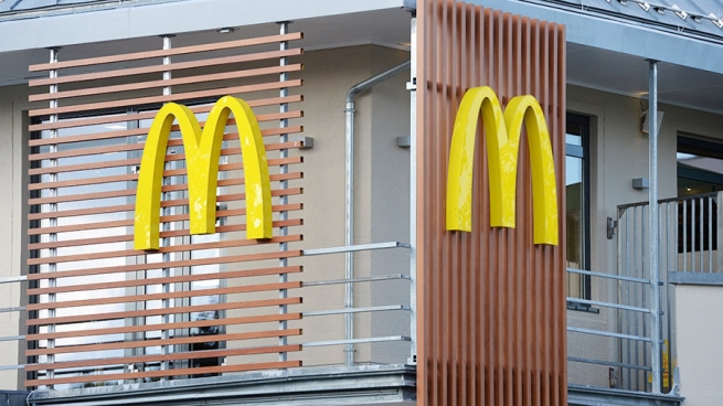 FMCG-дайджест: сервис доставки от McDonald’s и готовность к новым ККТ